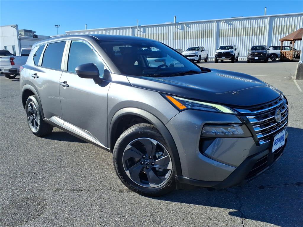Used 2024 Nissan Rogue SV FWD image 2
