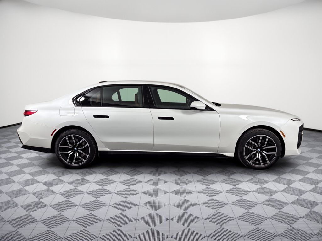Certified 2023 BMW i7 xDrive60 AWD/4WD image 8