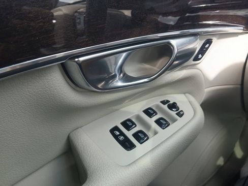 Used 2019 Volvo XC90 T5 Momentum w/ Advanced Package image 21