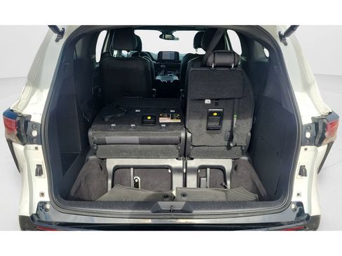 Used 2023 Toyota Sienna XSE FWD image 9