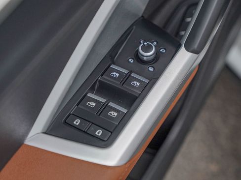 Certified 2025 Audi Q3 2.0T Premium w/ Convenience Package image 22