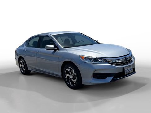 Used 2017 Honda Accord LX image 7