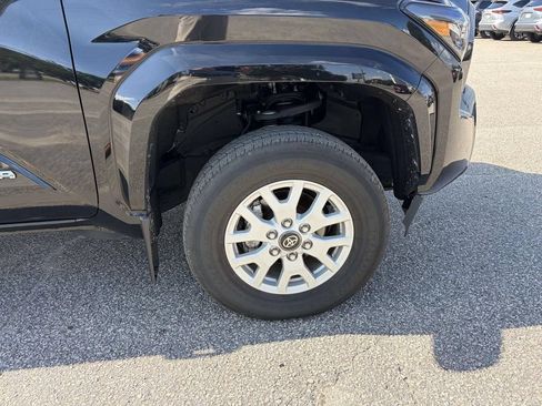 Certified 2024 Toyota Tacoma SR5 AWD/4WD image 9