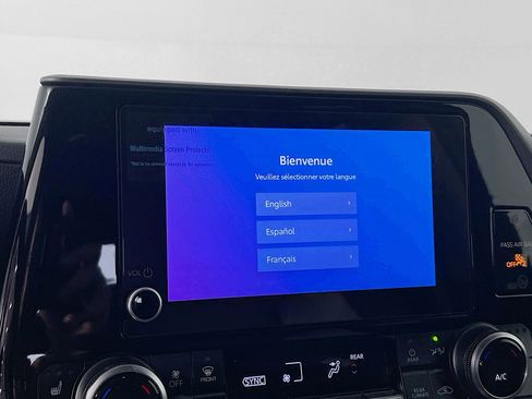 Used 2025 Toyota Highlander XLE image 28