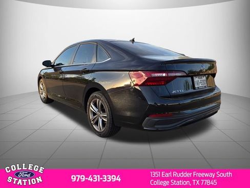 Used 2023 Volkswagen Jetta SE w/ Panoramic Sunroof Package image 4