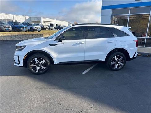 Used 2021 Kia Sorento EX w/ Panoramic Sunroof Package image 11