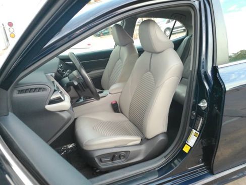 Used 2022 Toyota Camry SE image 16