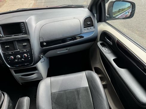 Used 2017 Dodge Grand Caravan SXT FWD image 21