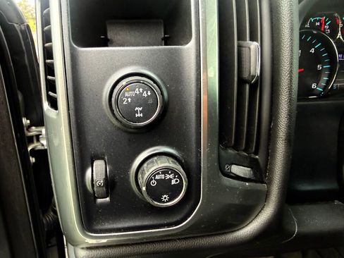 Used 2019 Chevrolet Silverado 1500 LT AWD/4WD image 11