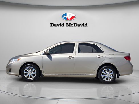 Used 2010 Toyota Corolla LE image 2