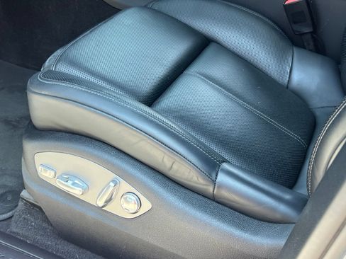 Certified 2024 Porsche Macan AWD/4WD image 34