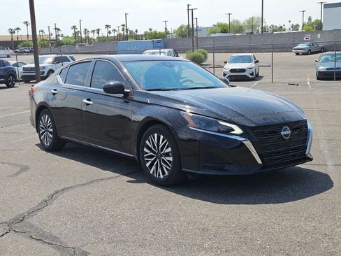 Used 2025 Nissan Altima 2.5 SV w/ SV Premium Package FWD image 3