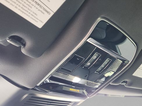 Used 2024 Land Rover Range Rover Sport SE image 21