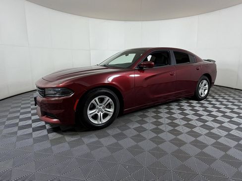 Used 2018 Dodge Charger SXT image 2