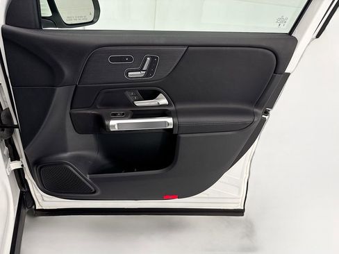 Used 2023 Mercedes-Benz GLB 250 image 24