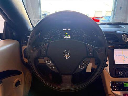 Used 2010 Maserati GranTurismo Convertible image 40