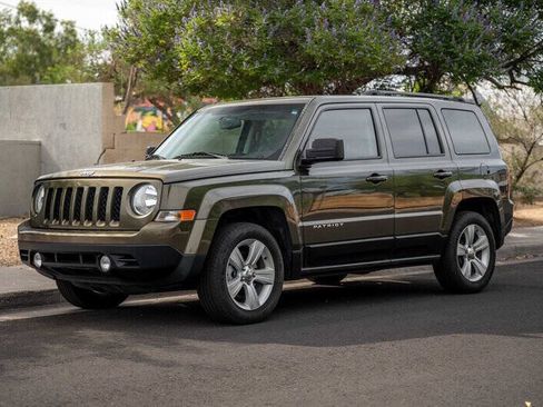 Used 2015 Jeep Patriot Latitude FWD image 1