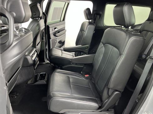 Used 2023 Jeep Wagoneer Series II w/ Premium Group I AWD/4WD image 38
