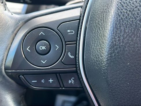 Used 2018 Toyota Camry SE FWD image 19
