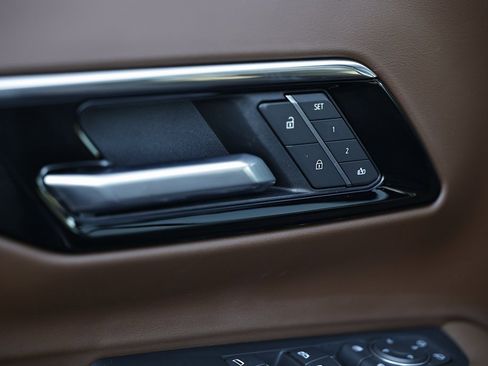 Used 2025 Chevrolet Tahoe High Country image 16