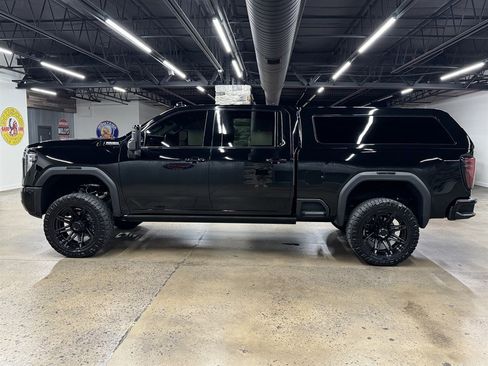 Used 2024 GMC Sierra 2500 AT4 w/ AT4 Premium Plus Package AWD/4WD image 4
