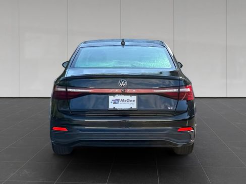 Used 2025 Volkswagen Jetta SE FWD image 4