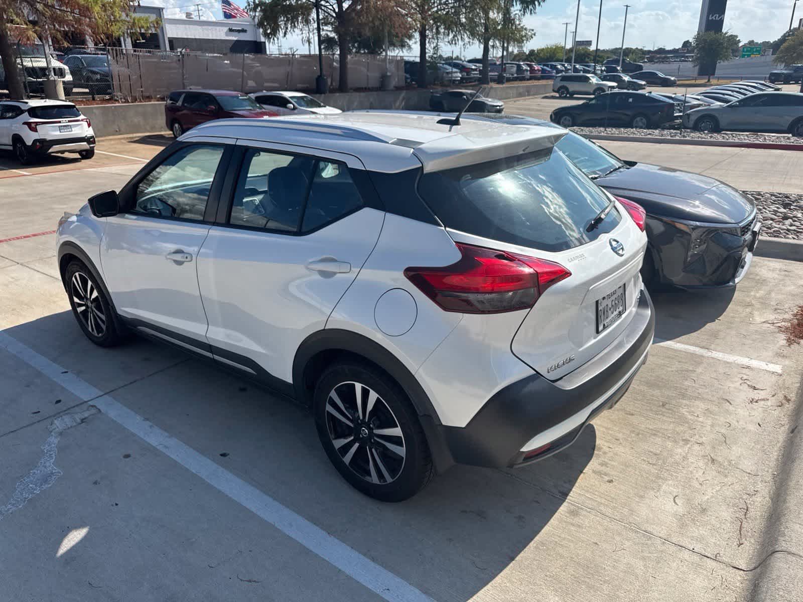 Used 2019 Nissan Kicks SR w/ SR Premium Package FWD image 6