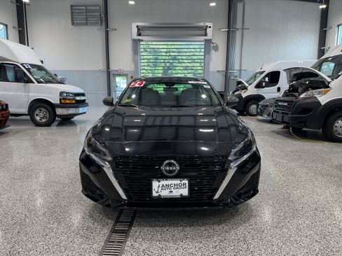 Used 2024 Nissan Altima 2.5 SV AWD/4WD image 2