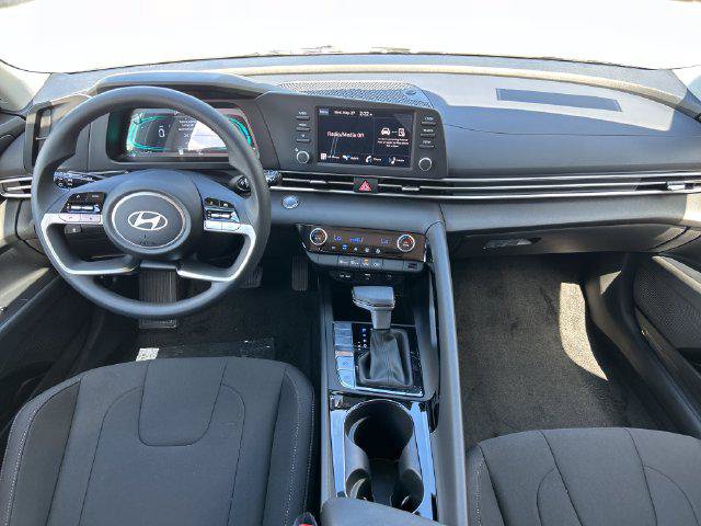 New 2026 Hyundai Elantra Hybrid FWD image 17