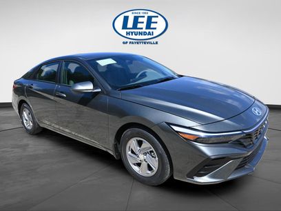 New 2025 Hyundai Elantra SE