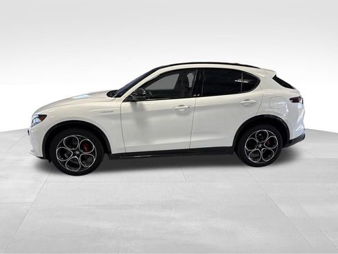 Used 2024 Alfa Romeo Stelvio Veloce AWD/4WD image 3