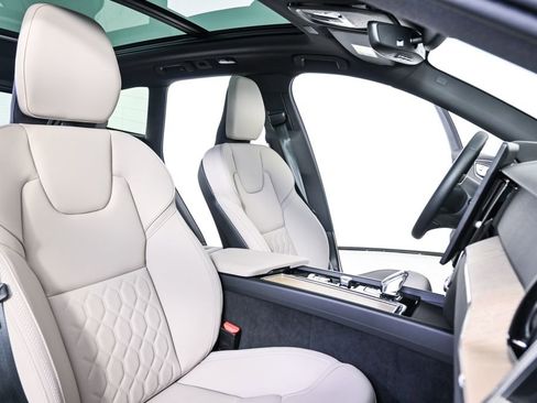 Used 2026 Volvo XC60 B5 Plus w/ Protection Package Premier image 24