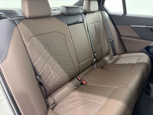 Used 2025 BMW i5 xDrive40 w/ Premium Package image 22