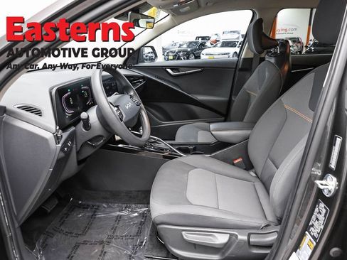 Used 2025 Kia Niro LX FWD image 13