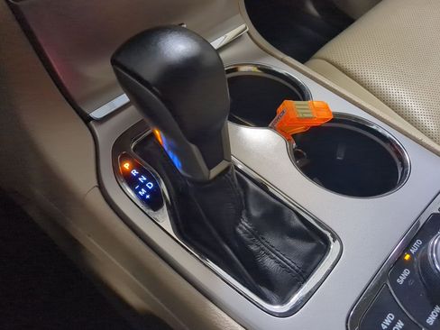 Used 2019 Jeep Grand Cherokee Limited w/ Luxury Group II AWD/4WD image 13