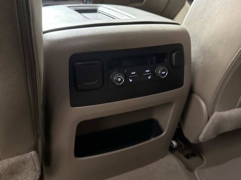 Used 2019 Chevrolet Tahoe LT w/ Luxury Package AWD/4WD image 15