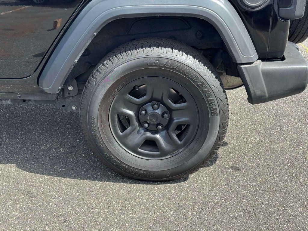 Used 2021 Jeep Wrangler Unlimited Sport AWD/4WD image 11