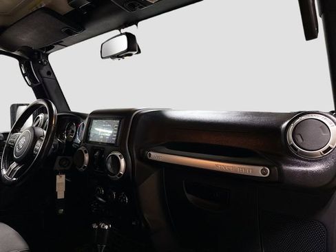 Used 2016 Jeep Wrangler Unlimited Sahara w/ Connectivity Group image 27