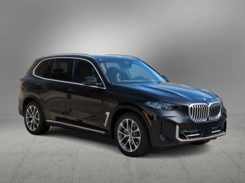 Used 2026 BMW X5 xDrive50e w/ Executive Package image 2