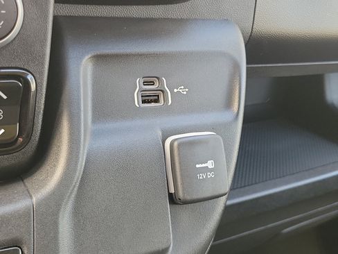 Used 2025 RAM ProMaster 2500 w/ Safety Group FWD image 18