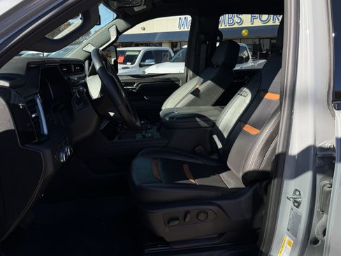 Used 2024 GMC Sierra 2500 AT4 w/ AT4 Preferred Package image 16