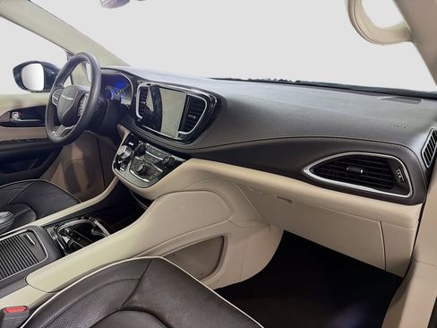 Used 2023 Chrysler Pacifica Limited image 33