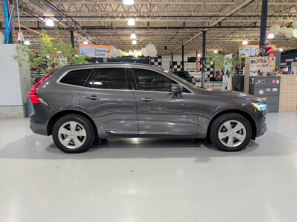Used 2022 Volvo XC60 B5 Momentum w/ Climate Package FWD image 8