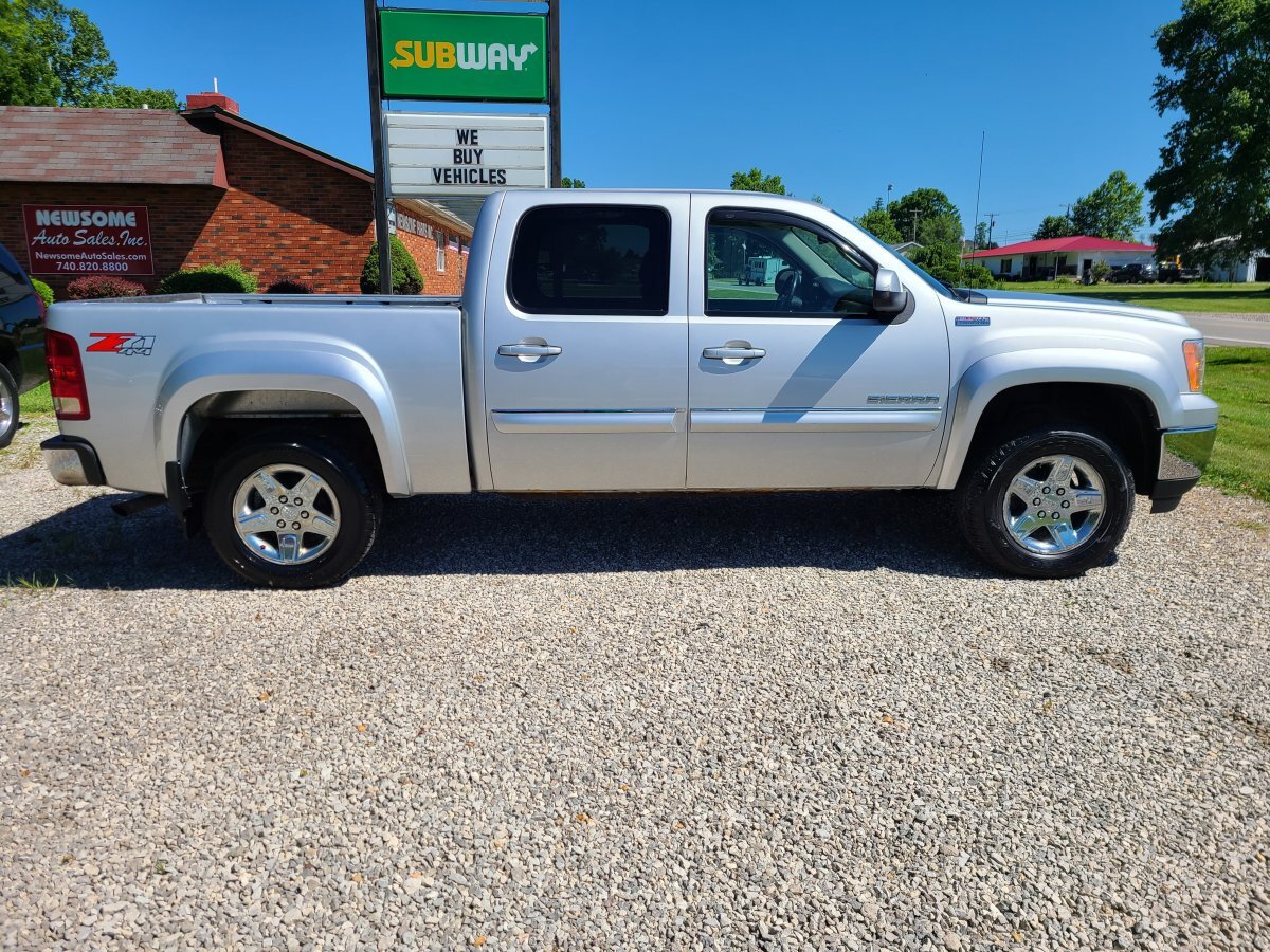 Used 2012 GMC Sierra 1500 SLE w/ All-Terrain Package AWD/4WD image 2