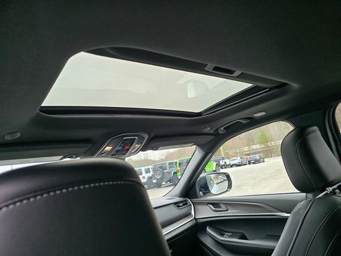 New 2026 Jeep Grand Cherokee Altitude image 13