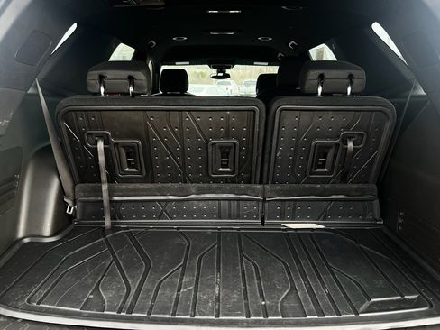 Used 2023 Chevrolet Traverse LT image 17