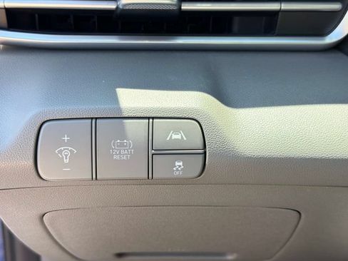 Used 2023 Hyundai Elantra Blue FWD image 24