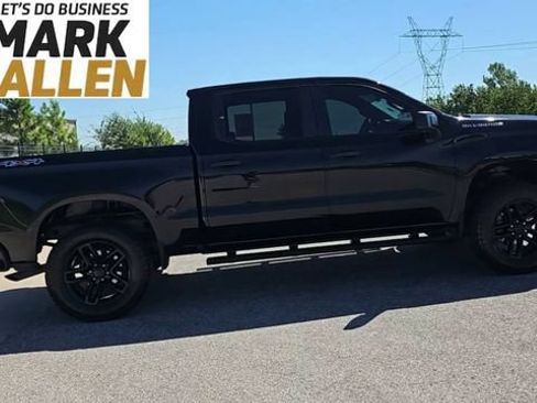 Used 2020 Chevrolet Silverado 1500 Custom w/ Custom Value Package AWD/4WD image 9