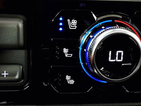 New 2026 GMC Sierra 1500 SLT image 7