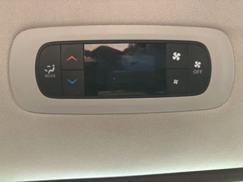 Used 2024 Chrysler Voyager LX image 24